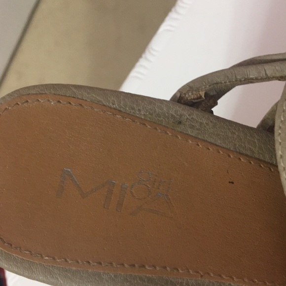 shoes - Picture 5 of 6